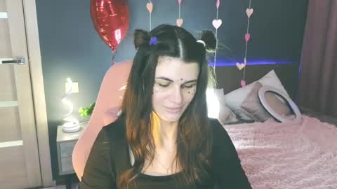 Snapshot of emilytucker chatting on February 19, 2025, 7:28 am Emily online show from February 19, 2025, 7:28 am