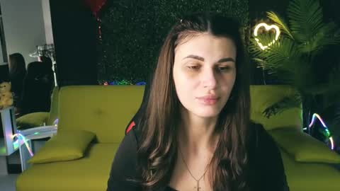 Snapshot of emilytucker chatting on February 24, 2025, 1:13 am Emily online show from February 24, 2025, 1:13 am