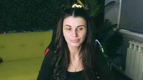 Snapshot of emilytucker chatting on February 24, 2025, 4:16 am Emily online show from February 24, 2025, 4:16 am