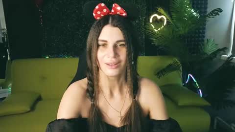 Snapshot of emilytucker chatting on February 26, 2025, 5:20 am Emily online show from February 26, 2025, 5:20 am