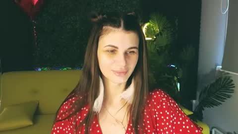 Snapshot of emilytucker chatting on March 9, 2025, 1:35 am Emily online show from March 9, 2025, 1:35 am