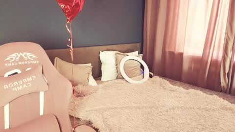 Snapshot of emilytucker chatting on March 12, 2025, 4:19 am Emily online show from March 12, 2025, 4:19 am