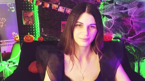 Snapshot of emilytucker chatting on October 19, 2025, 1:28 am Emily online show from October 19, 2025, 1:28 am