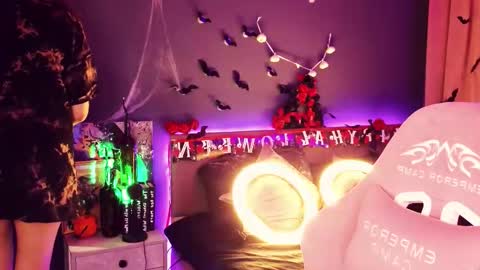 Snapshot of emilytucker chatting on October 29, 2025, 2:25 am Emily online show from October 29, 2025, 2:25 am