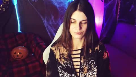 Snapshot of emilytucker chatting on November 1, 2025, 2:02 am Emily online show from November 1, 2025, 2:02 am