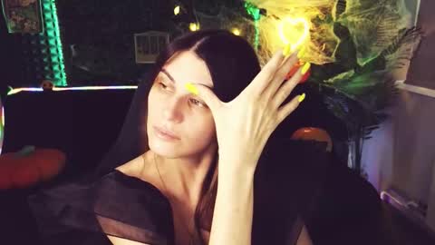 Snapshot of emilytucker chatting on November 2, 2025, 2:14 am Emily online show from November 2, 2025, 2:14 am