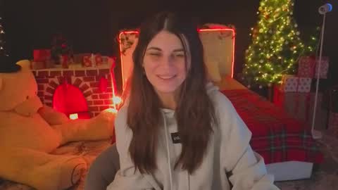 Snapshot of emilytucker chatting on January 10, 2026, 2:35 am Emily online show from January 10, 2026, 2:35 am