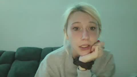 Snapshot of emilywarren296 chatting on October 19, 2025, 2:29 pm emilywarren296 online show from October 19, 2025, 2:29 pm