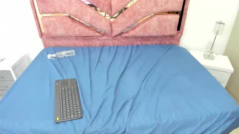 emilyy_cooperr online show from February 7, 2025, 6:14 am