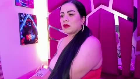 Snapshot of emilyy_moon_ chatting on June 4, 2026, 3:23 am Emilyy Moon online show from June 4, 2026, 3:23 am