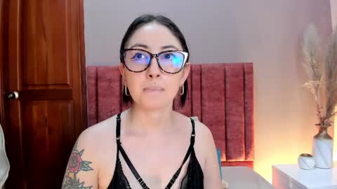 Snapshot of emilyywatson chatting on June 25, 2026, 12:32 am Emilyy Watson online show from June 25, 2026, 12:32 am