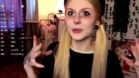 emimiy online show from October 4, 2025, 7:28 am