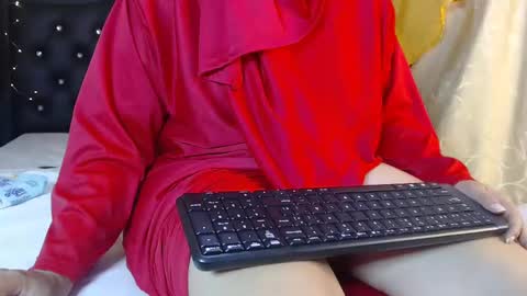 Snapshot of emira199 chatting on February 19, 2025, 8:44 am emira199 online show from February 19, 2025, 8:44 am