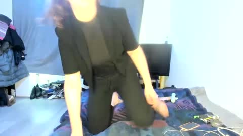 emliyjamesmjb online show from February 12, 2025, 12:44 pm