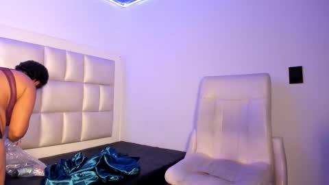 emma__js_ online show from February 3, 2026, 1:05 pm