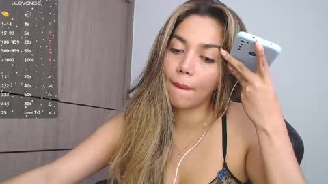 Snapshot of emma_aaa chatting on December 7, 2024, 5:09 pm Rocio online show from December 7, 2024, 5:09 pm