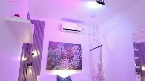 Snapshot of emma_alice_ chatting on October 28, 2025, 12:09 pm Alice online show from October 28, 2025, 12:09 pm