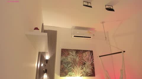 Snapshot of emma_alice_ chatting on November 5, 2025, 12:16 pm Alice online show from November 5, 2025, 12:16 pm