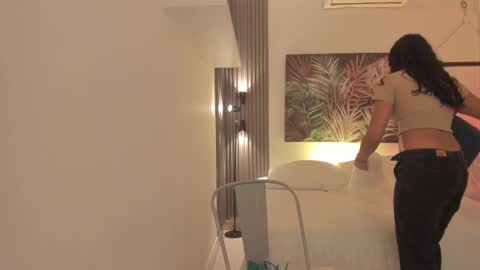 Snapshot of emma_alice_ chatting on November 11, 2025, 12:16 pm Alice online show from November 11, 2025, 12:16 pm