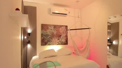 Snapshot of emma_alice_ chatting on November 17, 2025, 12:11 pm Alice online show from November 17, 2025, 12:11 pm