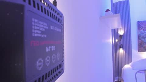 Snapshot of emma_alice_ chatting on November 24, 2025, 12:05 pm Alice online show from November 24, 2025, 12:05 pm