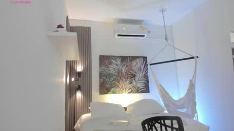 Snapshot of emma_alice_ chatting on November 28, 2025, 12:08 pm Alice online show from November 28, 2025, 12:08 pm