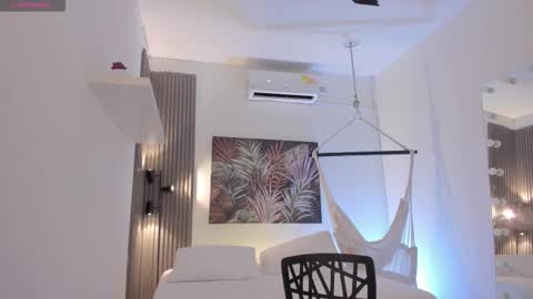 Snapshot of emma_alice_ chatting on December 5, 2025, 10:02 am Alice online show from December 5, 2025, 10:02 am