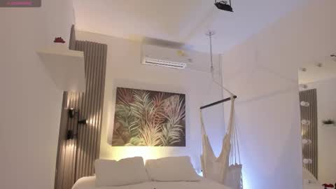 Snapshot of emma_alice_ chatting on December 15, 2025, 10:19 am Alice online show from December 15, 2025, 10:19 am