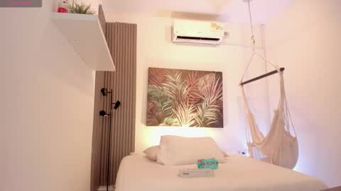 Snapshot of emma_alice_ chatting on January 7, 2026, 10:29 am Alice online show from January 7, 2026, 10:29 am