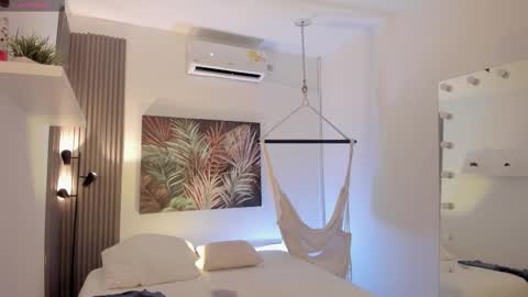 Snapshot of emma_alice_ chatting on January 8, 2026, 10:28 am Alice online show from January 8, 2026, 10:28 am