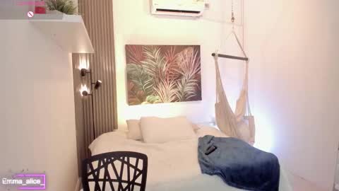 Snapshot of emma_alice_ chatting on January 12, 2026, 10:42 am Alice online show from January 12, 2026, 10:42 am