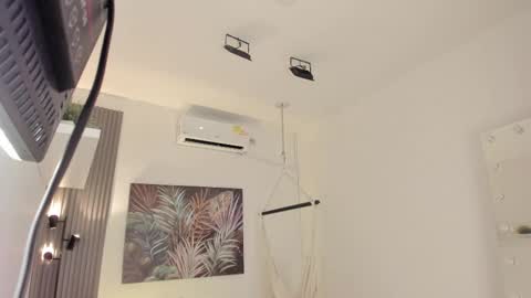 Snapshot of emma_alice_ chatting on February 3, 2026, 11:37 am Alice online show from February 3, 2026, 11:37 am