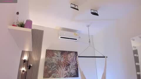 Snapshot of emma_alice_ chatting on February 4, 2026, 11:05 am Alice online show from February 4, 2026, 11:05 am