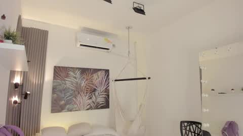 Snapshot of emma_alice_ chatting on February 9, 2026, 11:03 am Alice online show from February 9, 2026, 11:03 am