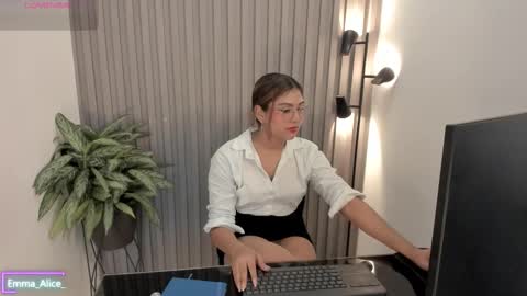 Snapshot of emma_alice_ chatting on February 28, 2026, 11:44 am Alice online show from February 28, 2026, 11:44 am