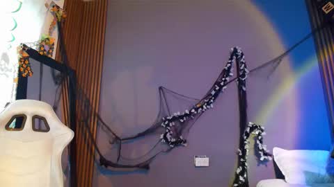 Snapshot of emma_and_aysha chatting on November 3, 2025, 4:08 pm emma_and_aysha online show from November 3, 2025, 4:08 pm