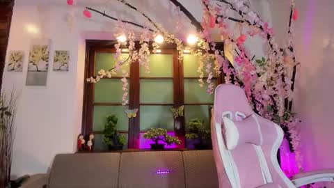 emma_ayala online show from November 12, 2025, 9:14 pm