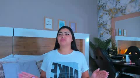 Snapshot of emma_bakker_ chatting on May 12, 2026, 7:05 am Emma online show from May 12, 2026, 7:05 am