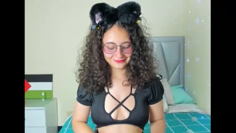 Snapshot of emma_belle02 chatting on October 14, 2025, 7:25 pm Emma online show from October 14, 2025, 7:25 pm