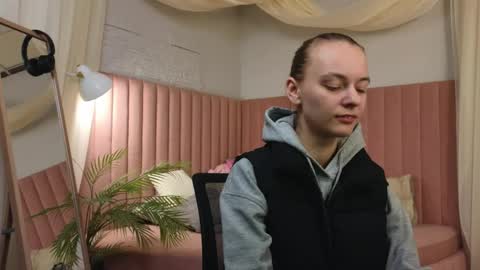 Snapshot of emma_chaser chatting on April 21, 2026, 1:29 am emma_chaser online show from April 21, 2026, 1:29 am