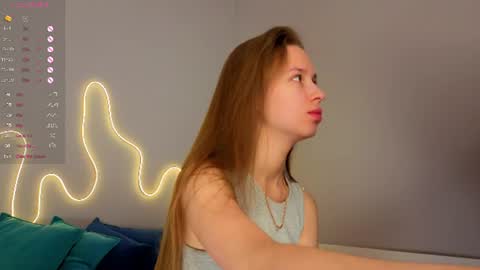 Snapshot of emma_clon chatting on July 6, 2026, 3:58 am Emma online show from July 6, 2026, 3:58 am