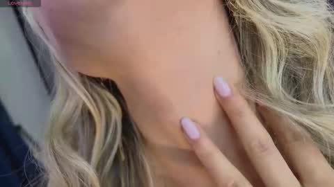 emma coronel online show from October 19, 2025, 11:27 pm