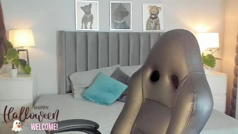 Emma online show from November 1, 2025, 8:33 pm