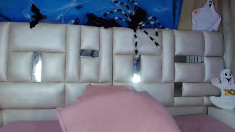 Snapshot of emma_curvy1 chatting on October 29, 2025, 3:09 am Emma online show from October 29, 2025, 3:09 am