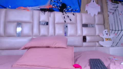 Snapshot of emma_curvy1 chatting on October 31, 2025, 3:07 am Emma online show from October 31, 2025, 3:07 am