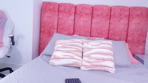 Snapshot of emma_curvy1 chatting on November 7, 2025, 3:06 am Emma online show from November 7, 2025, 3:06 am