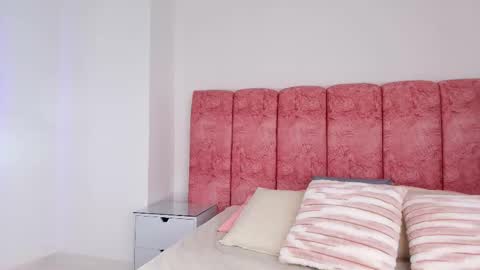 Snapshot of emma_curvy1 chatting on December 17, 2025, 3:01 am Emma online show from December 17, 2025, 3:01 am