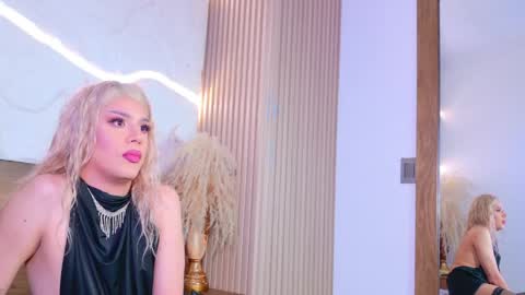 Snapshot of emma_dragon chatting on May 12, 2026, 11:57 pm emma_dragon online show from May 12, 2026, 11:57 pm