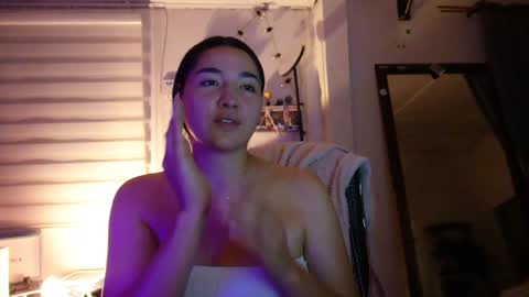 Snapshot of emma_johnson_ chatting on December 4, 2024, 2:09 am emma_johnson_ online show from December 4, 2024, 2:09 am