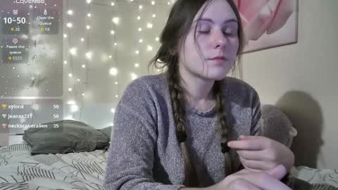 emma_just online show from December 14, 2025, 9:19 pm